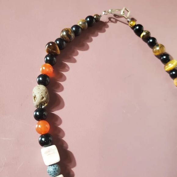 Handmade Multi Stone necklace with agate center piece - Picture 6 of 10